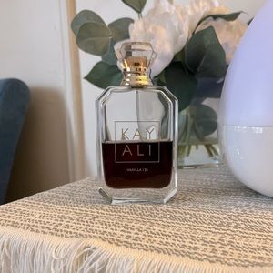 Vanilla 28 Kayali Fragrances for women and men